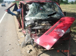 В Абинском районе на высокой скорости разбился «Мерседес» 