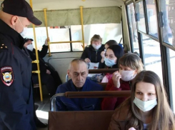 Соблюдение масочного режима проверили в общественном транспорте Краснодара 