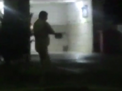 Голый мужчина, среди зимы разгуливавший по Адлеру, попал на видео