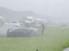 Ветер снёс батут с детьми в Краснодарском крае