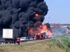 На севере Кубани сгорел грузовик с топливом