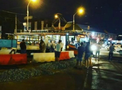 Небольшое ДТП с участием трамвая парализовало въезд на Садовый мост