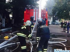 В Сочи потушили пожар в двухэтажном доме