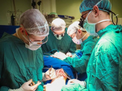 В Краснодаре хирурги трансплантатом из тканей руки восстановили женщине глотку 