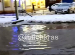 Музыкальный район Краснодара превратился в крещенскую купальню после дождей