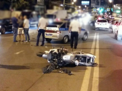 В Краснодаре смертельное ДТП с мотоциклистом и «Mercedes» попало на видео