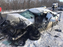 В Краснодарском крае погиб водитель иномарки, врезавшись в грузовик