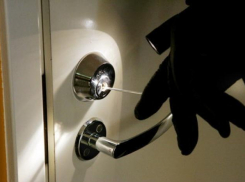 В Краснодаре полицейские задержали серийных воров-домушников