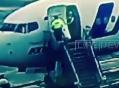 Губернатор Кубани со второй попытки сел в самолет в Москву