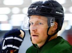 На носилках унесли нападающего ХК «Сочи» с матча против Канады