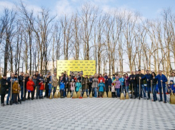  Жители микрорайонов «Панорама» и «Губернский» встретили весну масштабным субботником 