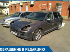 Брошенный и обворованный «Порш» около школы пугает краснодарцев