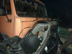 Под Краснодаром немецкая иномарка залетела под «КамАЗ»: водитель погиб