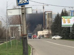 В Краснодаре горит строящееся здание