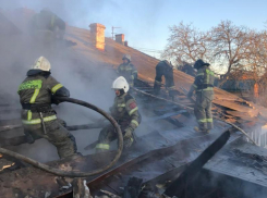 В Краснодаре эвакуировали 15 человек из-за пожара в жилом доме