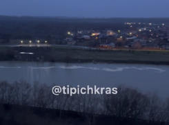 В реку Кубань в Краснодаре слили неизвестное вещество