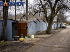 В Краснодаре мэрия объявила войну незаконным ларькам и гаражам 