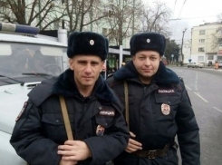 В Краснодаре женщина родила на остановке общественного транспорта