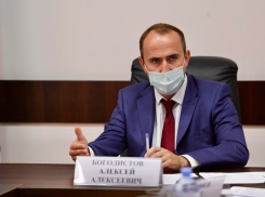 Дисквалифицировали? Мэр Геленджика опроверг информацию суда об отстранении от должности