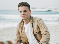 На концерте Моргенштерна в Сочи сыну Валерии плеснули алкоголь в лицо