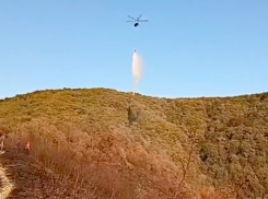 В Геленджике снова тушат крупный пожар 