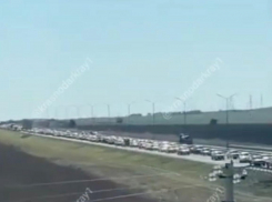 В мегапробке перед Крымским мостом стоят более 1300 авто 