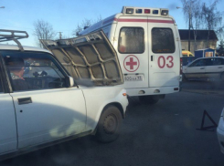  Женщина на «Жигулях» протаранила стоящую «скорую» под Краснодаром 