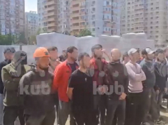 Толпу нелегальных мигрантов задержали на стройке школы в Краснодаре: Kub Mash