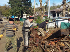 Сотни казаков присоединились к ликвидации разрушений на Кубани