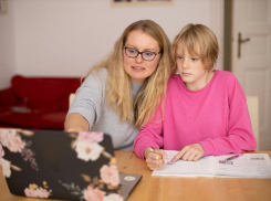 Около 10 тысяч рублей тратят на репетиторов  краснодарские родители