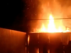  После салюта в Краснодаре загорелся дом 