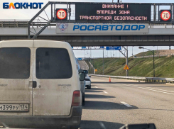 У Крымского моста образуется пробка от Керчи