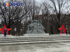 В Краснодаре возлагают цветы к мемориалу жертвам фашистского террора: смотрим онлайн