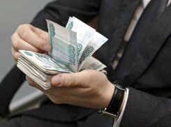 Пять лет чиновники Кубани незаконно выписывали себе премии