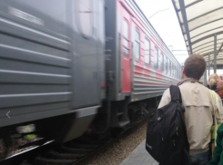 В Краснодарском крае пассажирский поезд «Адлер-Томск» снёс 76-летнего мужчину