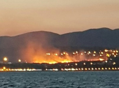  Под Геленджиком полыхал масштабный пожар 