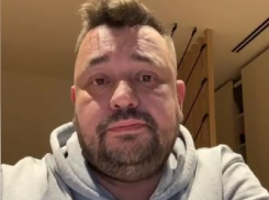 Солист «Руки вверх!» Сергей Жуков отменил запрет на вход в камуфляже в свои бары после инцидента в Краснодаре