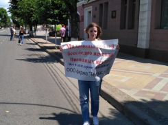  Обманутые дольщики фирмы «Таурас» устроили в Краснодаре серию одиночных пикетов 