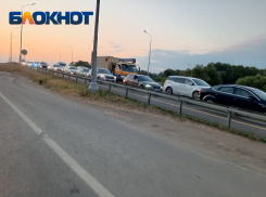 Машины застряли в многокилометровых заторах на пути с моря в Краснодарском крае