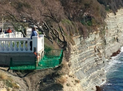 Самое убийственное место Геленджика обезопасили сеткой