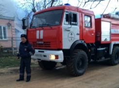 Кубанские гаишники потушили пожар в частном доме