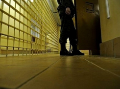 Сотрудник кубанской колонии проносил «зекам» наркотики в сигаретах