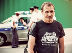 Крест к памятнику в Краснодаре прибил экс-активист Pussy Riot