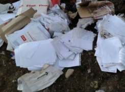 В Новороссийске в спасающий от наводнений овраг выбросили личные документы горожан