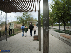 Краснодарец пристаёт к девушкам под видом колдуна