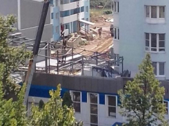 Власти будут добиваться сноса самовольной пристройки перед окном краснодарки 