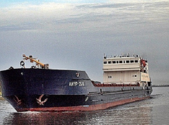 Сухогруз в заливе Азовского моря под молдавским флагом получил пробоину 