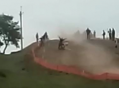 Юному байкеру, под мотоцикл которого угодила зрительница на мотокроссе в Крымске, оказалось 12 лет