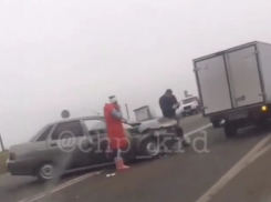 Кубанские Дед Мороз и Снегурочка попали в ДТП и опоздали на утренник 