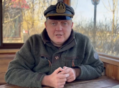 Олег Пахолков поздравил краснодарок с 8 Марта